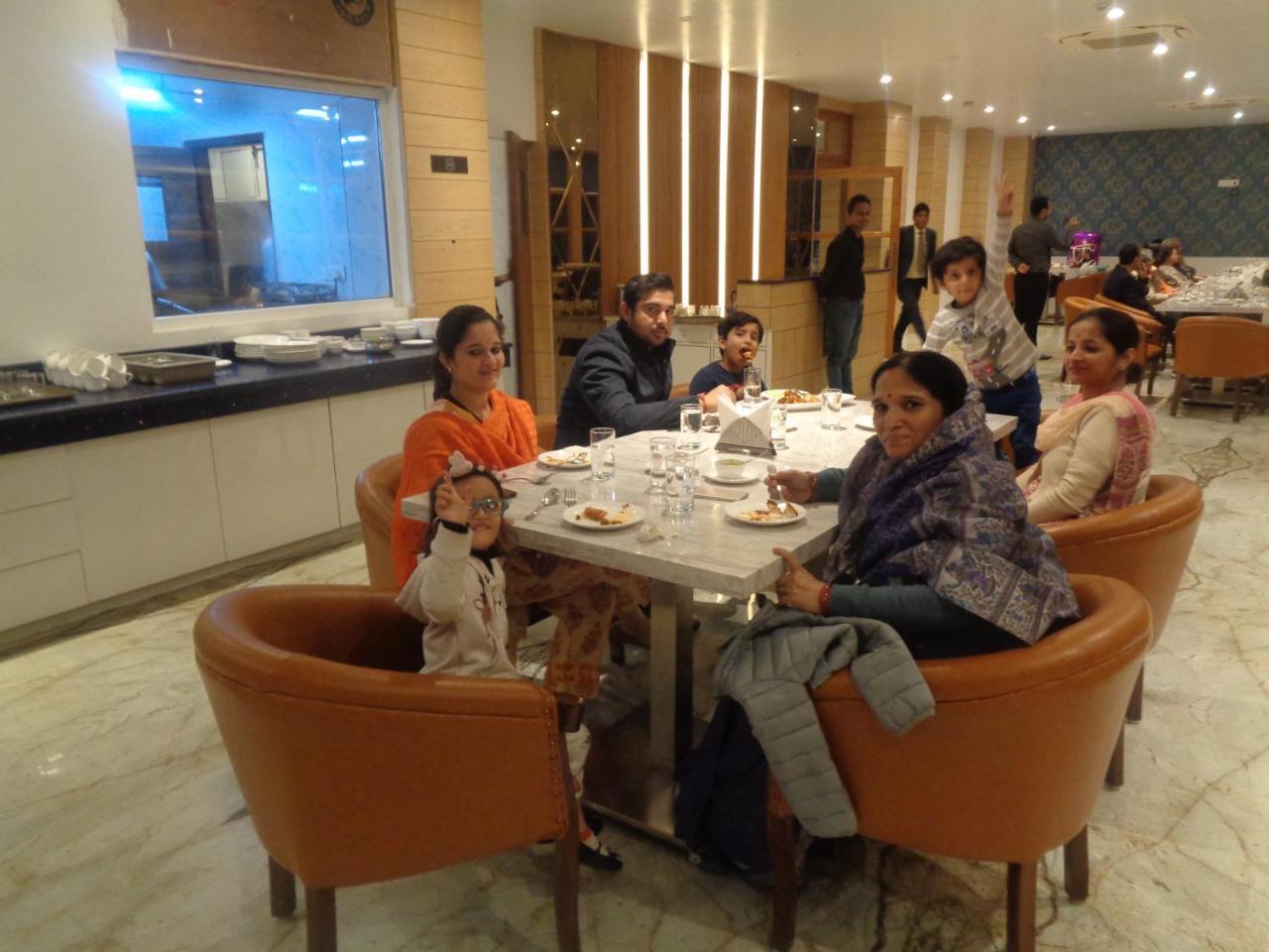 County Inn Vaishali Nagar, ジャイプール エクステリア 写真